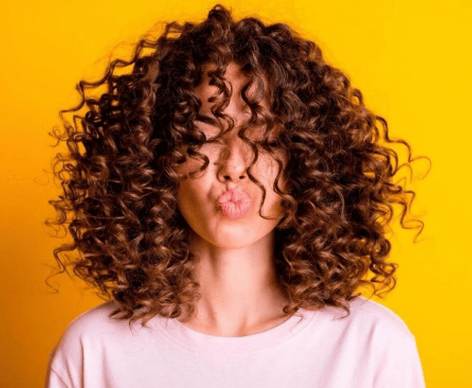 Біозавивка чи хімія: у чому різниця? - Bomba Bomba - Дізнайтесь, чим біозавивка відрізняється від хімічної: склад, ефект, безпека. Поради майстрів та реальні факти без міфів — читайте на Bomba.