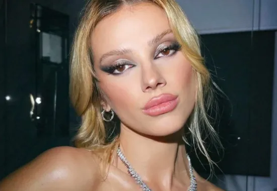 Svyatkovyy vechirniy makiyazh Sekrety stiykosti ta dramatychnoho pohlyadu