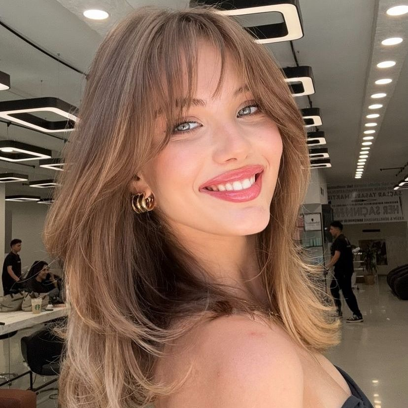 Bomba - Трендовая челка шторка: узнайте, как адаптировать Curtain Bangs под круглую, квадратную или овальную форму лица. Простые секреты идеальной укладки.